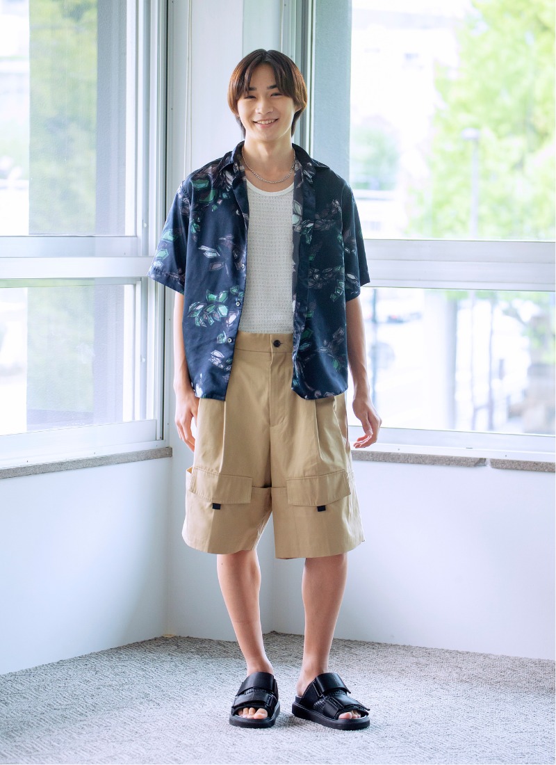 4.ショートパンツ×スポーツサンダルのアクティブコーデ