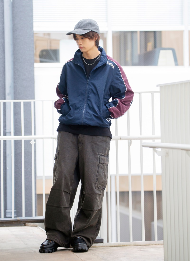 8.トラックジャケットで作る、スポーティーコーデ