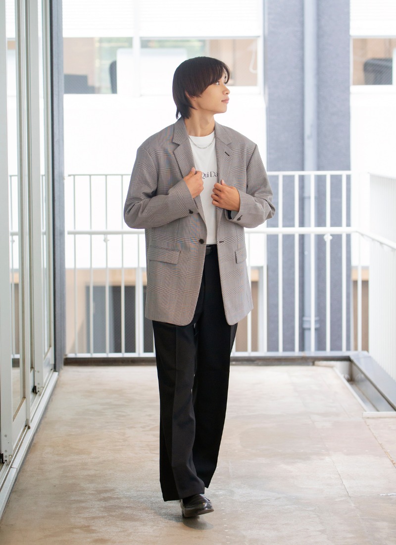 9．ジャケット×Tシャツのきれいめカジュアルコーデ