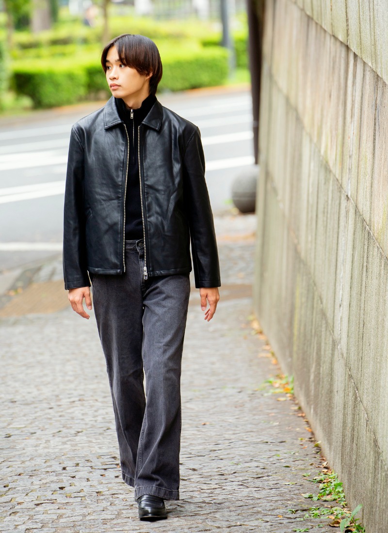 11.レザーで作る、クールな大人コーデ