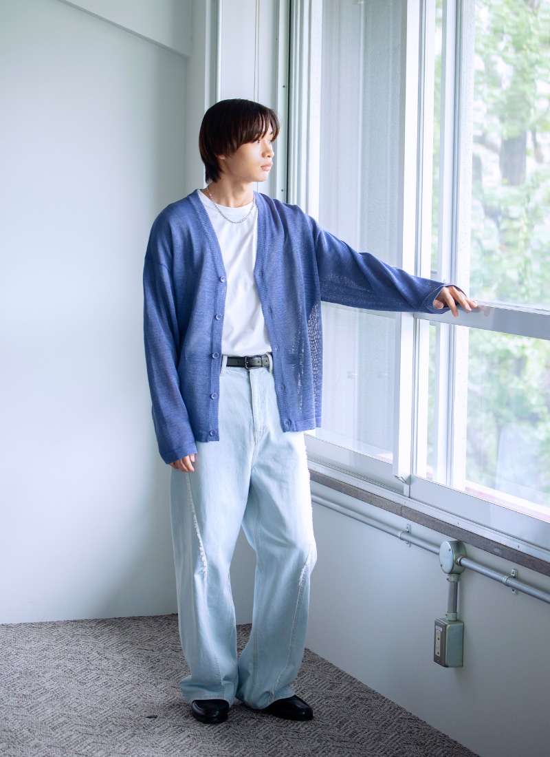1.カーディガンを主役に、ゆるっとこなれコーデ・