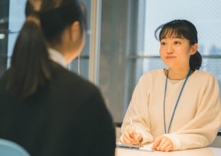 スクールカウンセラーに必要な資格は？なり方・仕事内容・収入まで詳しく解説