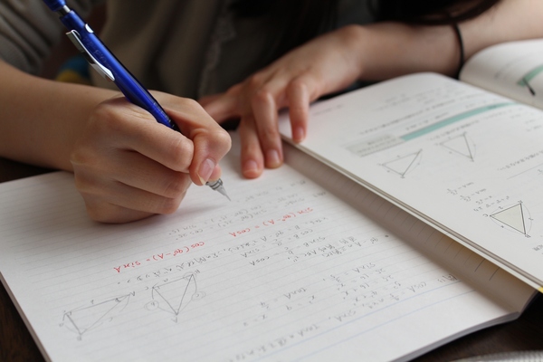 テスト勉強に役立つ！教科別ノートのまとめ方